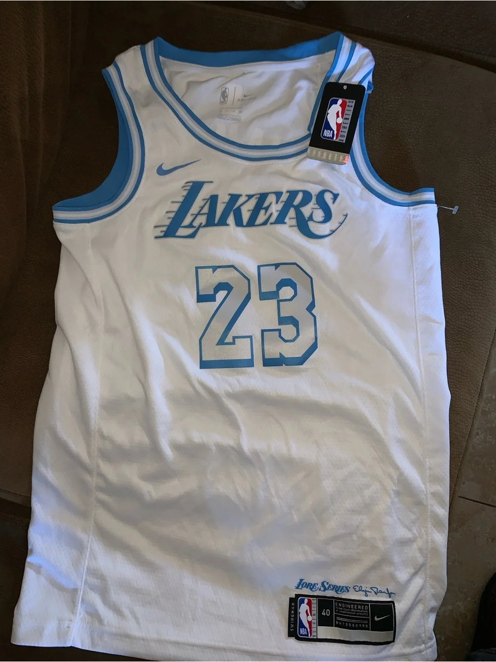 10 Los Angeles Lakers LeBron James Nike Swingman Jersey Bundle Size SMALL (40)